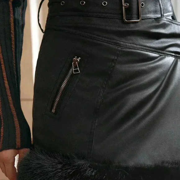 Black Casual Women's Cinched Waist Thickened Faux Fur Leather Mini Skirt - Picture 4 of 6